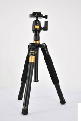 輕裝時(shí)代Q-555旅游三腳架 輕巧便攜的攝影伴侶